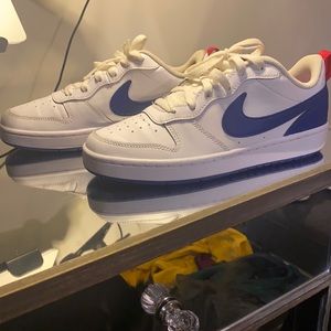 Nike Kids' Grade School Court Borough Low 2 Shoes